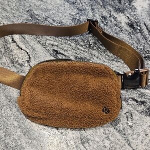 Lululemon sherpa teddy belt bag